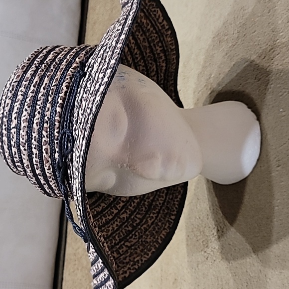 Leopard Print Hat - Picture 2 of 4